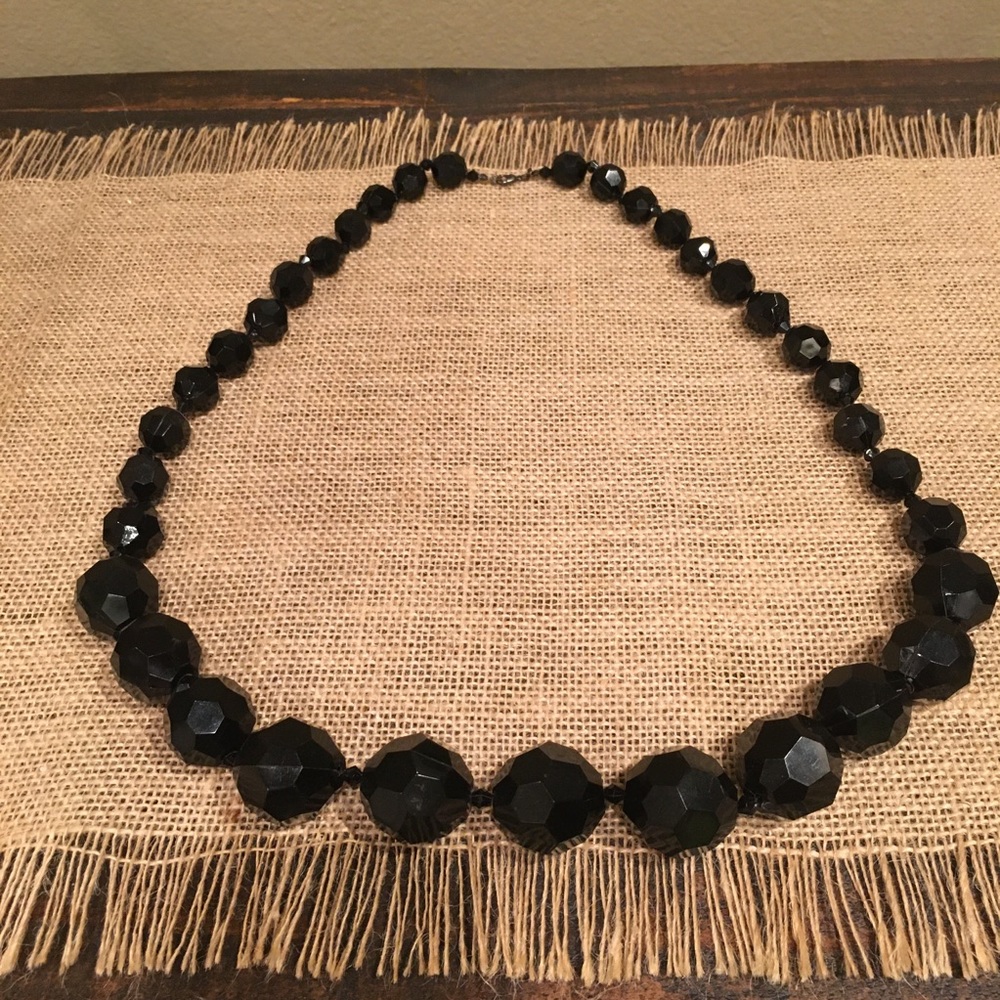 Black faceted necklace